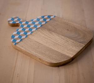 Utensilios de Cocina Multiusos en Varias Formas y Colores para Servir y Charcutería, Tabla de Cortar de Madera con Incrustaciones de Resina Personalizada de Primera Calidad - Product Image 1