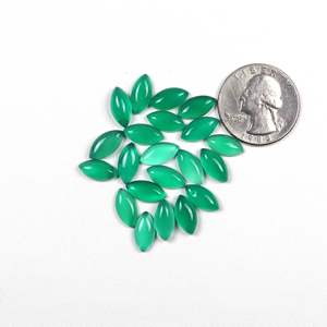 Piedras preciosas sueltas con forma de marquesa lisa de cabujón de ónix verde natural de alta calidad - Product Image 1