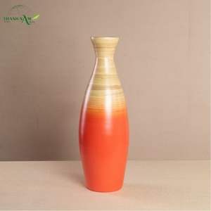 Vase en bambou laqué avec finition dégradée, forme en spirale, matériau naturel écologique, durabilité - Product Image 4