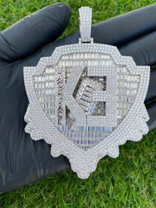 Colgante de Escudo con Letra Personalizada, Elaborado en Plata 925 con Detalles de Diamantes Moissanite, Estilo Hip Hop de Lujo, Diseño Completamente Engastado - Product Image 2