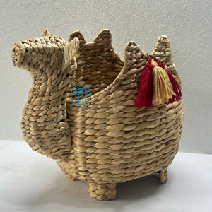 Ecofriendly Water hyacinth <b>Gift</b> Basket for Ramadan Decorations Ramadan Handwoven Camel-Shaped Storage Basket with Tassel Decor - Product Image 1