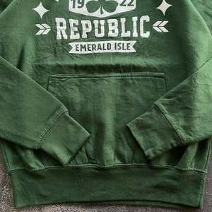 Sudadera con capucha de textura neutra para hombre Sudadera con capucha de bandera de Irlanda para hombre Abrigo básico suelto para parejas - Product Image 3