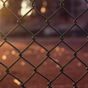 รั้วตาข่ายเหล็กคุณภาพสูงเคลือบพีวีซีชุบสังกะสีแบบจุ่มร้อน ขนาดตามสั่งสำหรับความปลอดภัยภายในบ้าน - Product Image 1