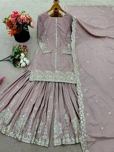 Heavy Party Wear Crêpe Soie Séquence Broderie Top Manches Longues et Sharara Avec Heavy Georgette Broderie Travail Dupatta - Product Image 3