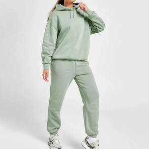 Conjunto de ropa de descanso de 2 piezas para mujer, Sudadera con capucha y hombros caídos de gran tamaño junto con pantalones de chándal acogedores para la comodidad diaria - Product Image 2