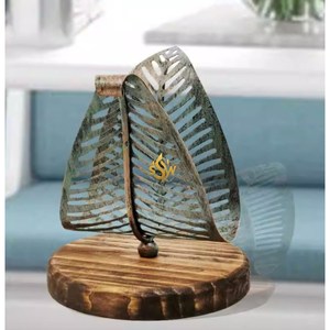 Distributeur de stockage de mouchoirs en métal Leaf Designer avec base en bois Trendy New Collection Table Porte-serviettes décoratif pour fournitures - Product Image 1
