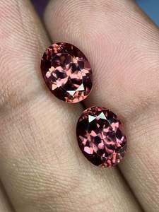 พลอยเพทายธรรมชาติทรงรีเจียระไนคู่ สำหรับทำเครื่องประดับ - Product Image 2