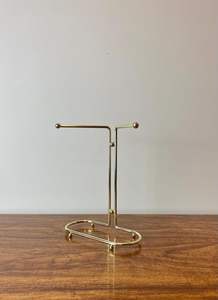 Toallero de latón hecho a mano, perfecto para la decoración artesanal del hogar, añade calidez a los espacios del baño con un acabado rico. - Product Image 6