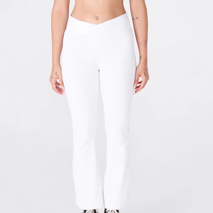 Ensemble de yoga professionnel personnalisé de haute qualité pour femmes, 2 pièces, sans couture, avec impression de logo légère, meilleur design, motif uni - Product Image 3