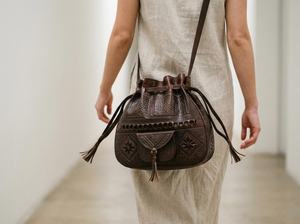Bolso de Hombro Retro Bohemio de Cuero Genuino Repujado con Correa Única y Cordón Ajustable para Mujer - Product Image 4