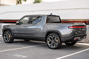 Rivian R1T Adventure Edition 2023, Motor Cuádruple, Tracción en las Cuatro Ruedas, Paquete de Batería Grande, El Cap Granite - Product Image 4