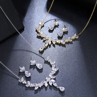 Vente en gros de bijoux de mariage en zircon cubique ensemble de boucles d'oreilles et collier pour mariée en or