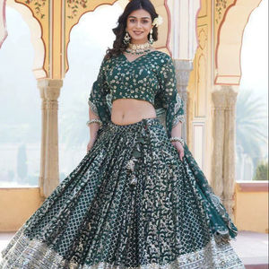 Lahenga Choli de Diseño con Bordado, Jacquard de Viscosa Pura de Color Brillante Especial para Mujeres Desi y Saludables, con Cancán y Lona - Product Image 1