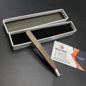Pince à cils personnalisée en acier inoxydable japonais à 90 degrés pince à épiler à extension de volume de botte pointue solide enduite de poudre privée - Product Image 3