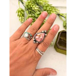 Anillo Ajustable Johnny Dixon con Elegante Incrustación de Dalia Rosa y Plata de Ley en Engaste de Bisel, Ideal para Regalo - Product Image 2