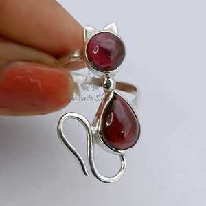 Bague chat en argent sterling fait main avec grenat, pierre de naissance de janvier - Product Image 2