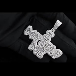 Pendentif croix personnalisé en argent 925 avec baguettes de moissanite glacées, bijoux hip-hop pour rappeurs, vente en gros - Product Image 1