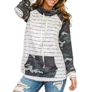 Sudadera con capucha de forro polar para mujer, estilo casual, con cuello tipo bufanda, cordón ajustable, diseño de camuflaje con empalmes, bordado 3D, mangas cortas y bolsillos, corte holgado - Product Image 1