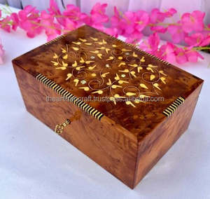 Caja de Joyería Cuadrada de Madera Hecha a Mano, Tamaño Personalizado, Color Natural, Diseño Moderno, Construcción Duradera, Decorativa para Anillos - Product Image 1