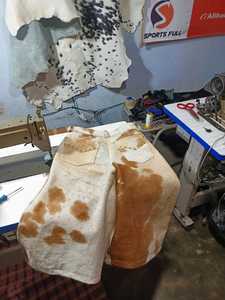 Blouson bombardier en cuir respirant personnalisé pour femmes logo en nylon avec écusson en poil de vache style campus et collège d'automne cristal brodé - Product Image 6