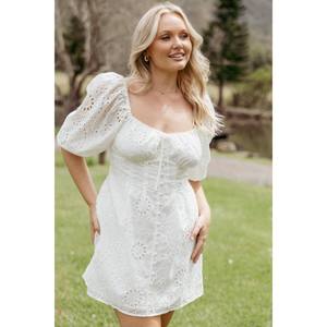 Robes pour femmes, tenue élégante et contemporaine offrant une coupe ajustée, un design équilibré et un attrait intemporel, en provenance d'Inde - Product Image 4