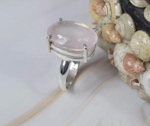 Anillo de Plata con Cuarzo Rosa, Elegante Anillo Brillante |   Regalo Atemporal para Ella. - Product Image 1