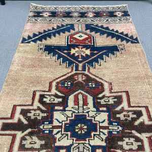 Alfombra Turca Vintage de 2.3x6.3 pies, Alfombra de Lana con Estampado Animal Azul - Product Image 3