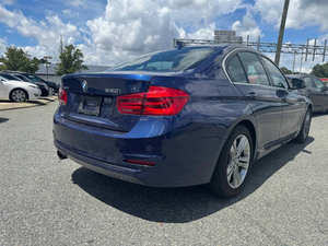 BMW Série 3 330i xDrive LHD d'occasion, année 2017, origine américaine - Product Image 5