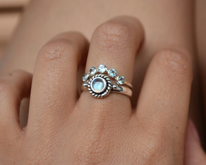 Anillo de aniversario de bodas con piedras preciosas clásicas de Plata de Ley 925 elegante banda de piedra lunar arcoíris cristiano ecológico perfecto - Product Image 5