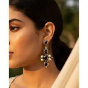 Boucles d'oreilles en argent 925 avec grenat et perle pour femmes - Product Image 1