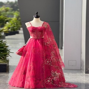 Conjunto de Lehenga Choli VASTRA COTTAGE de Organza Pura con Estampado Digital, Lehenga con Vuelo, Blusa Bordada y Dupatta - Product Image 1