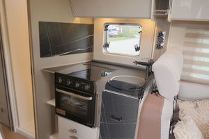 Oferta con Descuento 2023 Burstner Lyseo ID 744 Harmony Bajo Kilometraje - Product Image 3