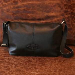 Sac à bandoulière de grande capacité pour femmes de haute qualité fait à la main en cuir de vache véritable, durable et élégant d'Indonésie - Product Image 3