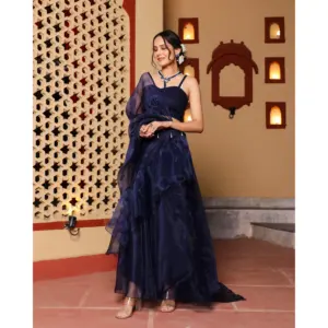 Sari bleu élégant pré-plissé, silhouette à volants, avec broderie lourde de sequins, chemisier, tenue de soirée indienne glamour. Pour femmes - Product Image 4