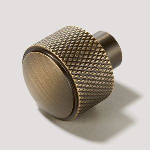 Boutons en laiton pour armoires et tiroirs avec finition dorée antique et design vintage pour la décoration de meubles de cuisine rustique moderne - Product Image 2