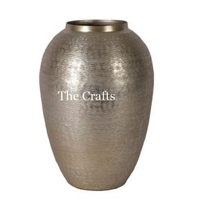 Trois vases de différentes tailles et formes en aluminium couleur or, pots à fleurs pour accessoires de décoration de mariage - Product Image 6