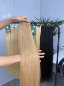 Vente en gros de cheveux synthétiques vietnamiens naturels personnalisés, faisceaux lisses et soyeux de couleur noire ombre naturelle mélangée, cheveux vierges bruts - Product Image 6