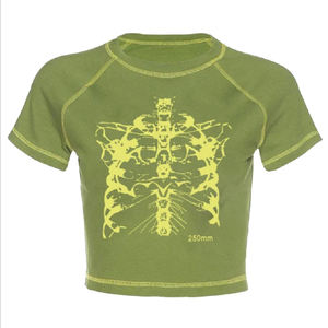 Top corto estampado con pantalla de color verde oliva para mujer, Top con adornos de contraste, camisetas recortadas - Product Image 1