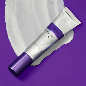 Crema Contorno de Ojos Personalizada con Ácido Hialurónico y Vitamina C para Ojeras, Reducción de Hinchazón, Revitalización de Ojos Cansados, para Todo Tipo de Piel - Product Image 3