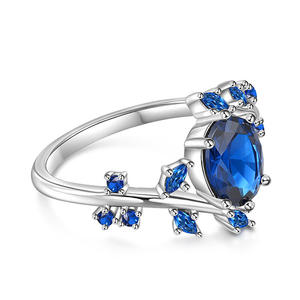 Bague de fiançailles Jeulia plaquée or rose avec feuille ovale et grappe de saphirs - Product Image 2