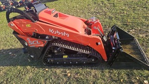 รถตักล้อยางมือสอง Kubota SCL1000 รุ่นขายดี พร้อมเครื่องยนต์ EPA 24 แรงม้า ปั๊ม และ PLC รับประกัน 1 ปี - Product Image 4