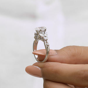 Bague de fiançailles en moissanite de 2 carats de taille ovale en or massif 18K, bague de mariage Art Déco en diamant pour femme - Product Image 5