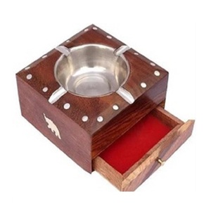 ที่เขี่ยบุหรี่ไม้แกะสลัก 4 ช่อง ดีไซน์เครื่องบินทองเหลือง รูปทรงสี่เหลี่ยมเลื่อนได้ ทนทาน เป็นมิตรกับสิ่งแวดล้อม เกรดเชิงพาณิชย์ สำหรับใช้ในบ้านและสำนักงาน - Product Image 1