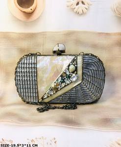 Bolso de mano de latón MOP para mujer, bolso de fiesta de noche con tachuelas de piedra, cierre magnético, forro de poliéster, accesorio de moda - Product Image 4