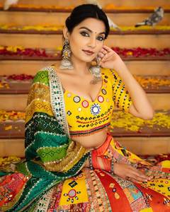 El último diseñador de impresión digital Navratri Lehenga Choli elegante traje étnico tradicional con Dupatta fiesta y boda desgaste - Product Image 4