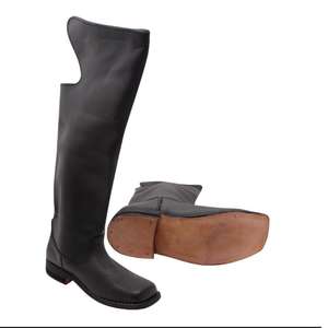 Ceci est une paire de bottes en cuir noir Civil W Dragon. - Product Image 4