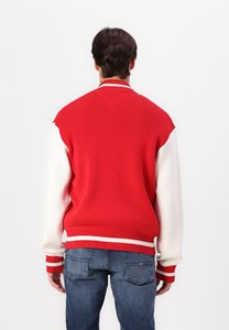 Blouson universitaire rouge et blanc de haute qualité à logo personnalisé pour hommes blouson bombardier de baseball Letterman à col rabattu aux poignets côtelés - Product Image 2