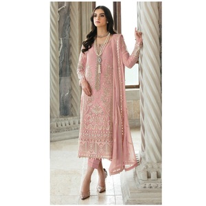 Broderie lourde et travail de séquence avec un salwar pakistanais sans manches pour femmes disponible au prix de gros - Product Image 1