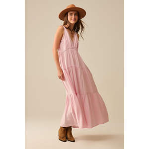 Vestido Maxi Estilo Boho Rosa con Detalles de Encaje, Cuello en V sin Mangas y Cintura Impero - Product Image 4