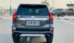 Prado Sedán 2024 Usado, Volante a la Izquierda, GCC, Gasolina, Motor 4.5L, Automático, Control de Crucero ACC, Asientos de Cuero, Tracción en las Cuatro Ruedas, Llantas LED R18, Euro IV - Product Image 4